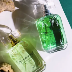 PheroStrong Entice – Parfum cu feromoni pentru femei, cu note de ambra, lotus alb si lemn de tec - 50 ml