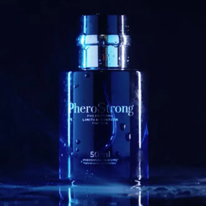 PheroStrong Limited Edition – Parfum cu feromoni pentru barbati, cu note de lemn de santal, maslin si vanilie - 50 ml