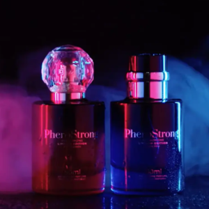 PheroStrong Limited Edition – Parfum cu feromoni pentru femei, cu note de coacaze negre si trandafir - 50 ml