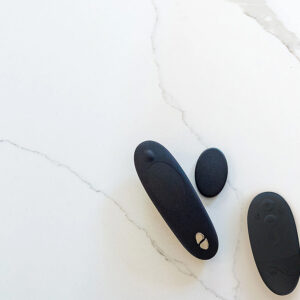 We-Vibe Moxie+ – Vibrator Stimultor Clitoris, pentru Chiloti, Control prin Telecomanda si Aplicatie, Negru