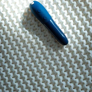 We-Vibe Tango X – Vibrator Bullet, Stimulator Clitoris, 16 moduri de vibratie, Albastru